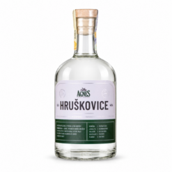 Agnes Hruškovice Muškatelka – 500ml — lahev na bílém pozadí