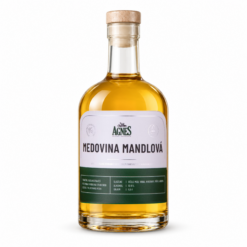Agnes Medovina mandlová – 500ml — lahev na bílém pozadí