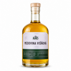 Agnes Medovina višňová – 500ml — lahev na bílém pozadí